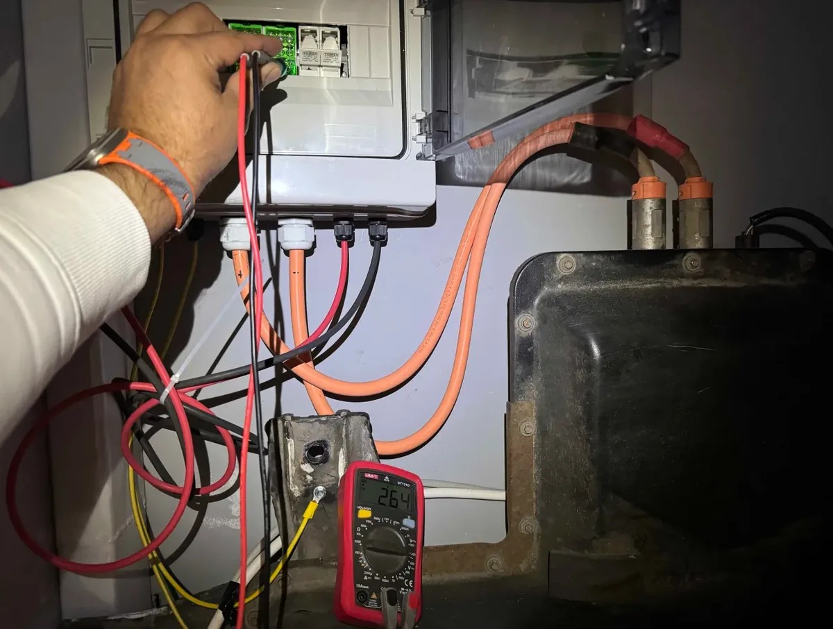 High-voltage busbar work